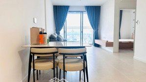 chính chủ cho thuê căn 2pn - dt 84m2 hướng đông nam, view nội khu, full nội thất giá chỉ 10tr8.