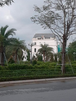 cho thuê căn shop house vinhomsmat parking zone 4 diện tích 400 mét mặt tiền 20 mét