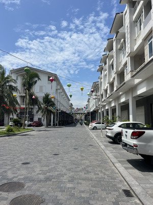 bán khách sạn 4 sao khu du lịch cảng tàu quốc tế tuần châu, hạ long, quảng ninh.
