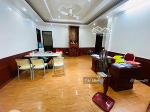 chính chủ cần cho thuê chung cư tầng 2 toà 17t6 mặt phố hoàng đạo thuý 3 ngủ 2 wc . giá 18tr