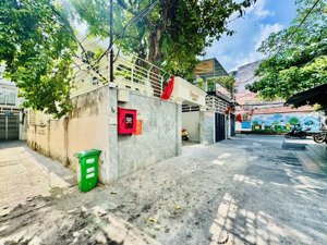 biệt thự vườn trần cao vân hồ bơi trên sân thượng 150m gara xe