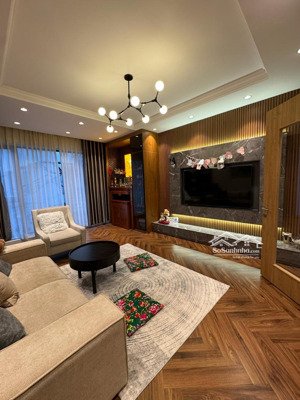 cần bán gấp nhà nguyễn sơn 40m 6 tầng mt4,3m thang máy, gara, kinh doanh 14,8 tỷ