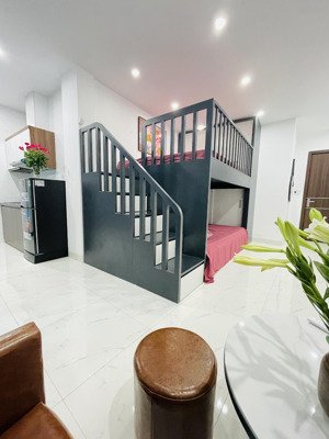 ccmn vip nhất khu láng, ở ngay đầy đủ nội thất, thoáng mát, ban công phơi đồ riêng, pccc chuẩn
