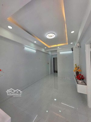 cần bán căn hộ phú thọ, quận 11, căn góc 2pn, nhà làm lại mới đẹp, công chứng nhận nhà ngay
