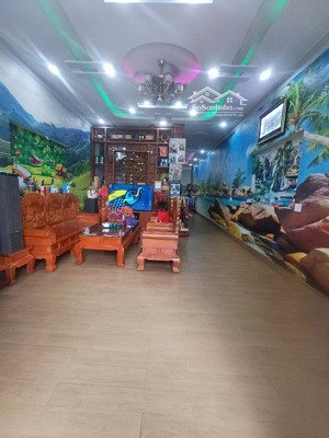 bán gấp căn nhà ngay cổng sân bay long thành, nhà đẹp có thang máy giá siêu rẻ