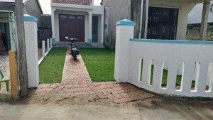 nhà viêw lúa phía sau khu vực nhiều villa , người nước ngoài sinh sống