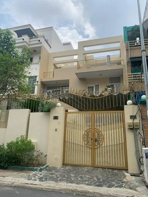 bàn nhà mặt tiền đường 10m âu cơ - q.tân bình - 9x33m -cấp 4 -ctxd hầm 6 tầng - giá 28 tỷ