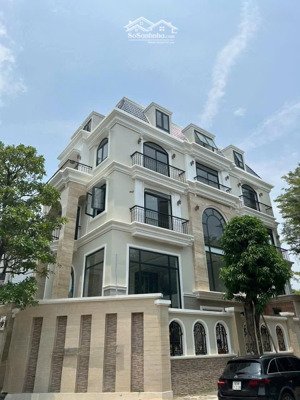 bán nhà góc 2mt ngay lê quang định - 10.5x18m - 6 tầng - 130 triệu/tháng, giá 40 tỷ