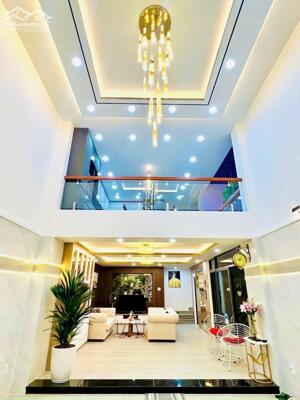 Bán CCMN Ngõ Quỳnh 60m2 dòng tiền thang máy 13 phòng 12.9 tỷ