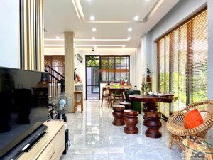 cho thuê căn nhà phố full nội thất như hình vào ở ngay