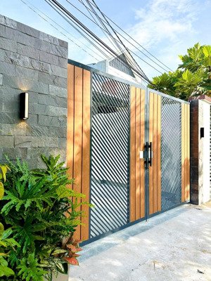 nhà hiện đại view xịn sò dọn vào ở ngay gần vincom cao lãnh đồng tháp. 4,5*25m; 116m2; hướng đông
