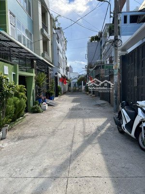 bán gấp nhà 3 tầng hxh tại đường nguyễn văn tạo, giá cực chất chỉ 2,57 tỷ. shr công chứng mua bán