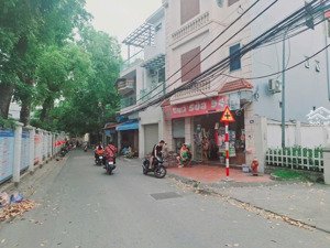 bán nhà riêng 5 tầng-gần aeon-lô góc-50m2-mt 4,5m -ô tô tránh-kinh doanh-nội thất đẹp-11,5 tỷ