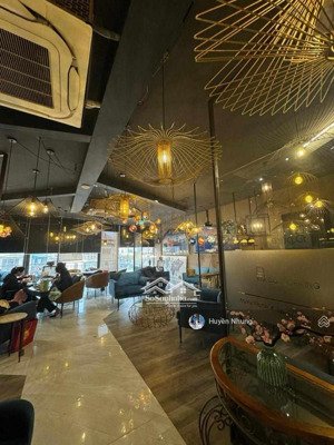 bán tòa nhà mặt phố yên phụ 60m2 x 8 tầng, dòng tiền gần 100 triệu/tháng, nhô 30 tỷ,có thương lượng