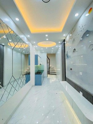 bán nhà trung tâm quận hai bà trưng, mới đẹp , gần phố, ô tô đỗ gần cách 10 m