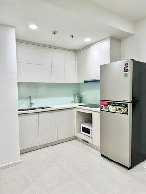 cho thuê căn 2pn full nội thất tại urban green. chỉ cần xách vali vào ở. lh 