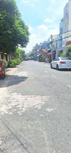 cho thuê nhà mặt tiền, dt gần 200m2 sử dụng, tiện làm kho, xưởng, spa, kinh doanh... hiệp thành q12