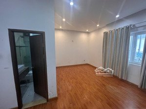 cho thuê nhà ở nguyên căn intresco 110m2, 4pn. 5wc. đường 10m giá 20 triệu/thang.