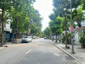 cần bán nhà tiểu khu đô thị mới vạn phúc,10,xtỷ, 39m2x5t , thang máy, kinh doanh