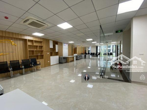 cho thuê văn phòng mặt phố lê văn lương 135m2 view đẹp giá tốt