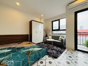 siêu phẩm ccmn 30m2 full nội thất. ban công thoáng, ngõ nông rộng đường hoàng ngân