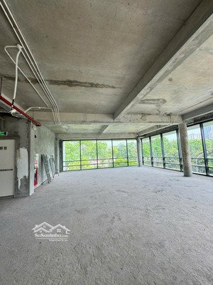 cho thuê mặt bằng với diện tích 512m2, rất thích hợp làm văn phòng, yên tĩnh, cao cấp