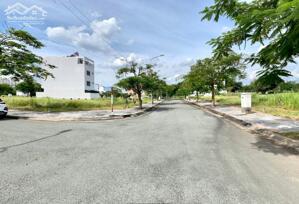 Sang liền tay lô đất Huỳnh Tấn Phát, Nhà Bè, 300m2, giá 4tỷ8, sổ riêng sang tên ngay, dân cư hiện hữu