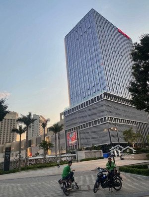 bán nhà lạc long quân 78m2 xây 5tầng, ô tô, gần phố, lotte ngay cạnh, nhà dân ở ngay