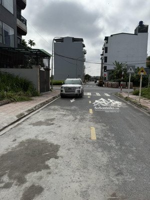 đất đấu giá hoa động,cự khối,phân lô vỉa hè,3 ô tô tránh thông các ngả, cạnh công viên, trường học