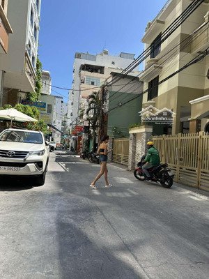 bán nhà 4 tầng hẻm 17 nguyễn thị minh khai có 14 căn hộ cho thuê giá bán 157 tr/m2.