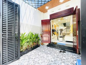 bán nhà 3 tầng mới, đẹp mt gò vấp cách phạm văn đồng 100m. nhà đầy đủ nội thất. shr. giá 8,6 tỷ tl