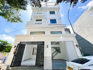 biệt thự cao cấp hoàn công đầy đủ liền kề quận 7