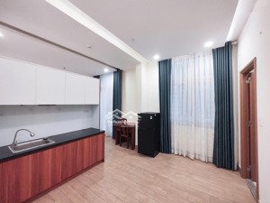 phòng 40m2 ban công cửa sổ, phạm hùng nối dài có thang máy