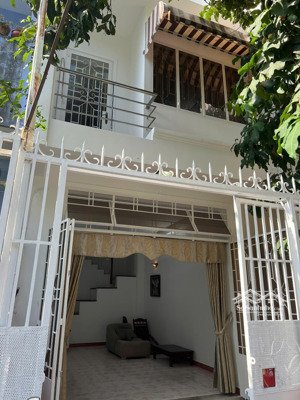 chính chủ bán nhà riêng - ngay ngã 5 chuồng chó , diện tích 73m2, giá 7,5tỷ 0946,746,009
