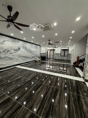 siêu phẩm cho thuê nguyên trệt + lầu 1, nhà đẹp 162m² - vinhomes grand park vị trí đông đúc