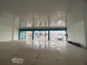 showroom mặt tiền 24m gần trung tâm thanh trì. mặt đường ngọc hồi diện tích: 200 300m2