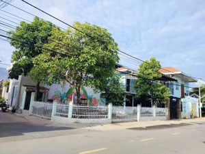 bán nhà kèm quán cà phê đang kinh doanh lô góc 9.8x25m, vị trí đắc địa trung tâm mỹ xuân phú mỹ