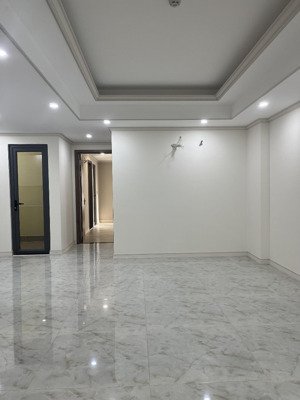 chủ gửi bán căn 75m2, 2 phòng ngủ, 2wc, tầng cao, view nam mát mẻ, giá chỉ 3,8 tỷ, lh: 