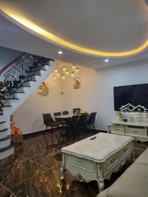 gấp! cho thuê nhà phố đào tấn, linh lang. 75m2*4t, 4pn, full đồ. ba bước ra phố.