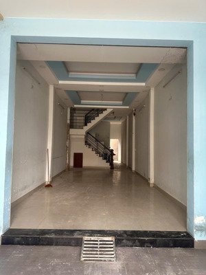 nhà mới mua không sử dụng có nhu cầu cho thuê làm công ty hoặc hộ gia đình, kinh doanh bán hàng
