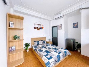 trống sẵn phòng cửa sổ đầy đủ nội thất có máy giặt riêng