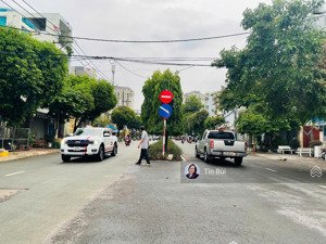 bán nhà mtkd đầu đường đại lộ 3 - 50m đỗ xuân hợp, phước bình. dtsd 92m2 đường 30m đối diện global