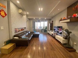 nhà mình muốn bán căn hộ chung cư 60 hoàng quốc việt ( mhdi) giá bán 8 tỷ ( 3pn, 2wc) sổ sẵn sàng.