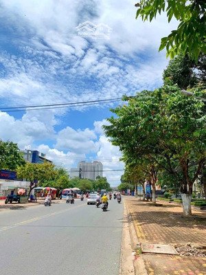 bán nhanh lô đất cực phẩm 200m2 giá 1tỷ850 đối diện chợ long thành - đường lê duẩn gần bank acb