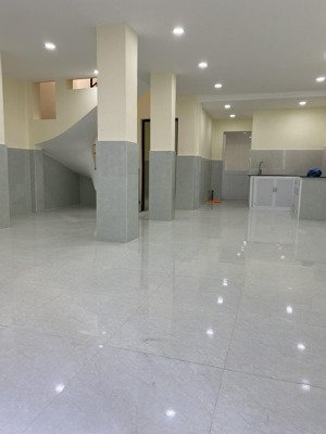 trệt 1 lầu 6x11m có 3pn 3wc gần chợ gò vấp nguyễn văn nghi p7 giá 13,9 triệu còn bớt