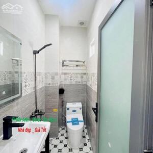  Bán Gấp Nhà Mặt Phố Quận 2 _ 95 m2 đất _ Liền Kề Nguyễn Thị Định _ Chỉ 8 Tỷ!