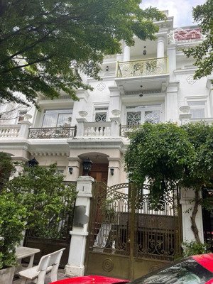 bán căn nhà phố cityland center hills đường phan văn trị p7 gò vấp;dt(5x20m)-hầm 4 lầu-gía 17,9 tỷ