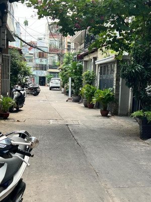 bán nhà 4x11m, 4 tầng btct đường thành thái, q. 10 hxh thông, 12.x tỷ