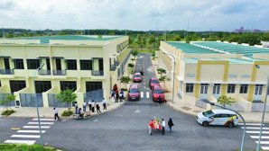 chỉ 480 triệu, nhà phố 1 trệt + 1 lầu, trong kcn phước đông, tây ninh. shr đã hoàn công. ht vay 70%