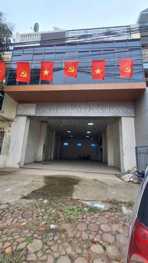 chính chủ cần bán mảnh đất có sẵn nhà 3 tầng đẹp, vị trí đắc địa ngã tư cầu liêu, thạch thất hà nội